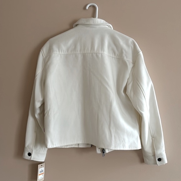 Levi's White Jacket with Cropped Length and Classic Collar - Picture 7 of 11